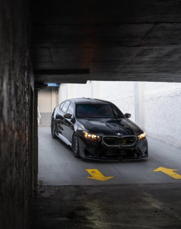 G90 BMW M5 with Vossen Wheels (7)